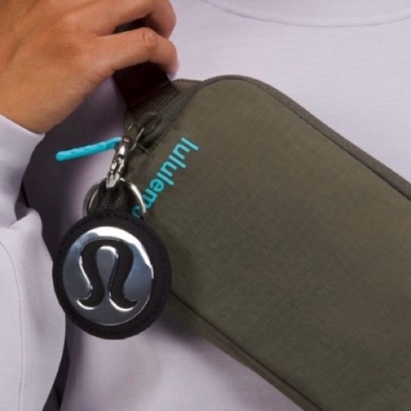 Lululemon Logo Bag Charm & Keychain | Black / Silver - Picture 2 of 10